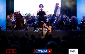 A Night at the Movies II Jixxandar fuq Tliet Stazzjonijiet