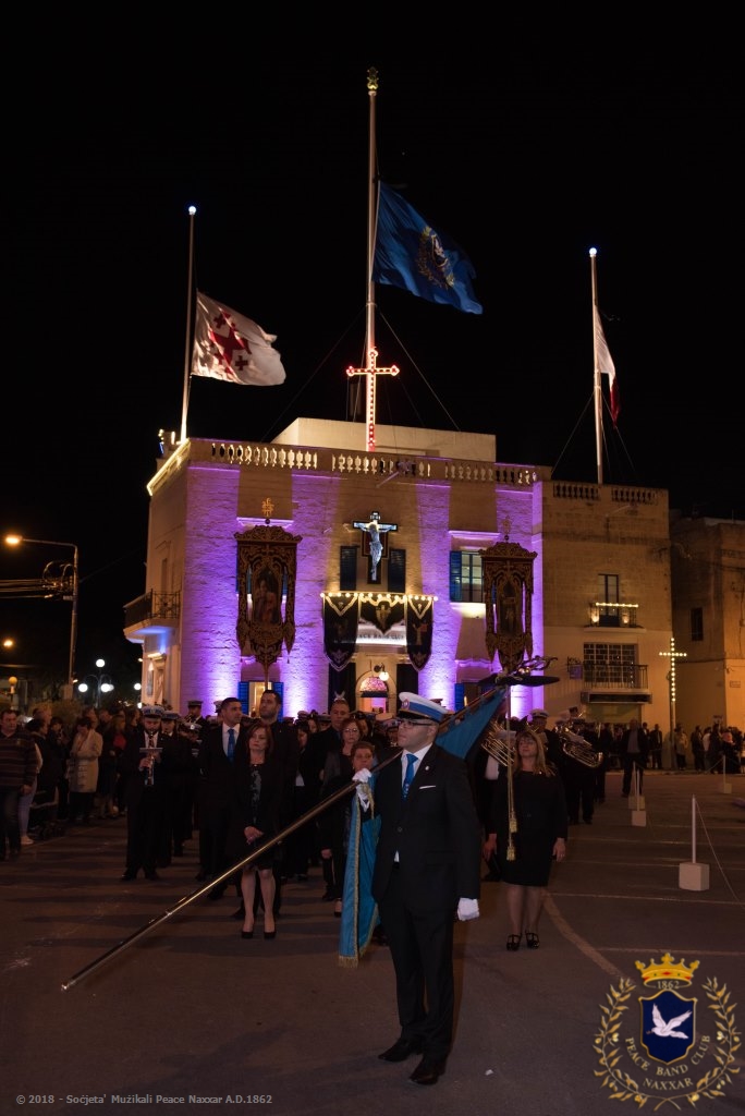 Il-Banda Peace ddoqq marċi funebri f