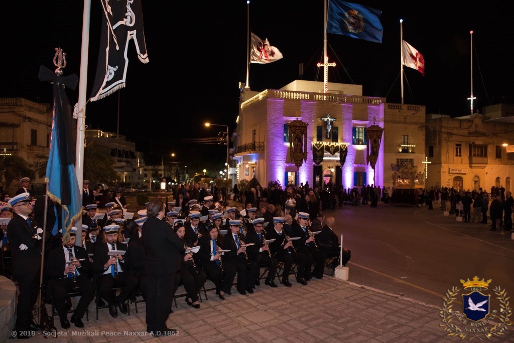 Il-Banda Peace ddoqq marċi funebri f