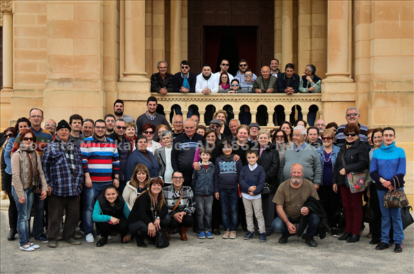 Quddiem is-Santwarju tal-Madonna ta Pinu