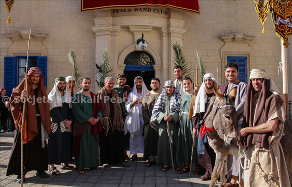 Membri tas-Soċjeta tagħna għal l-ewwel darba fin-Naxxar jagħtu s-sehem tagħhom f Ħadd il-Palm billi jilbsu ta personaġġi Bibbliċi.