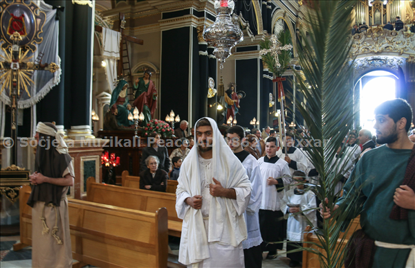 Membri tas-Soċjeta tagħna għal l-ewwel darba fin-Naxxar jagħtu s-sehem tagħhom f Ħadd il-Palm billi jilbsu ta personaġġi Bibbliċi.